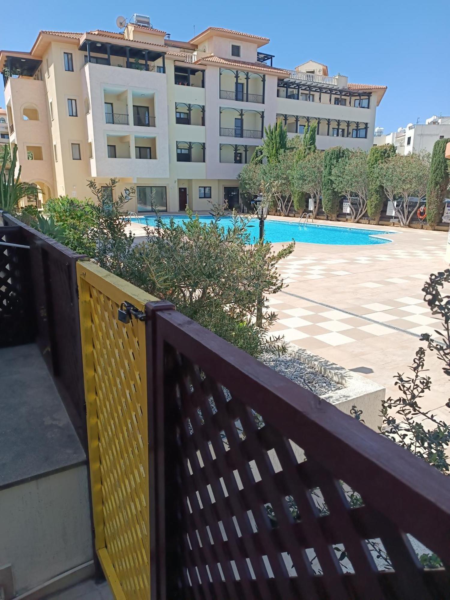 Pool Side 2 Bedroom Queens Gardens Complex بافوس المظهر الخارجي الصورة