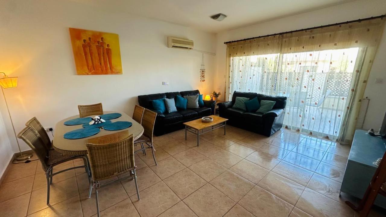 Pool Side 2 Bedroom Queens Gardens Complex بافوس المظهر الخارجي الصورة